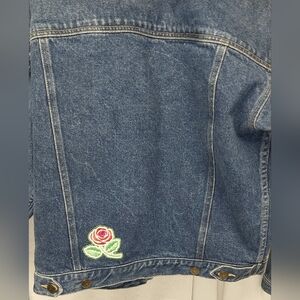 Blue Jean Jacket with Distressed Detailing and Classic Style
